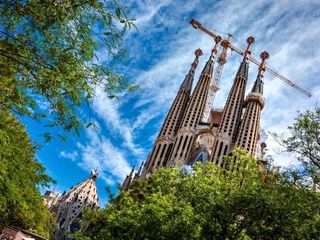 La Sagrada Família revela la cruz de la torre de Jesús y alcanza su altura máxima