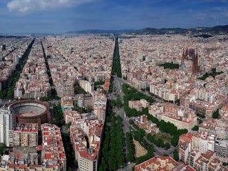 Barcelona estudia una solución rápida para reducir colas en los buses de la Diagonal