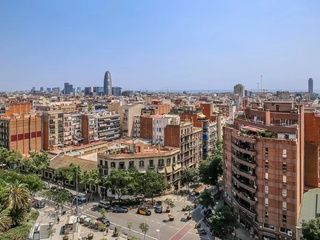 Crece la incertidumbre entre vecinos frente a la Sagrada Familia por posibles derribos