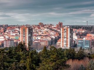 Las familias con ingresos medios ya pueden apuntarse al sorteo de pisos públicos en Barajas