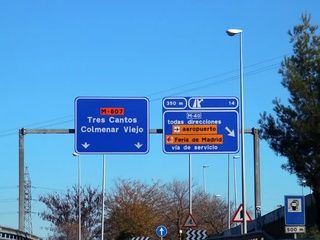 Un coche en dirección contraria provoca un grave accidente tras una persecución en la M-40