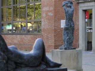 La Biblioteca Clarà reabre con nueva imagen y gran fiesta en Tres Torres