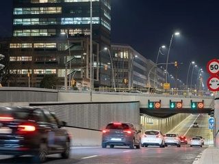 Un vuelco en el túnel de Glòries paraliza la circulación en plena noche