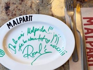 Los restaurantes favoritos de Rosalía en Barcelona: de bares clásicos a cocina internacional