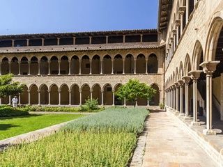 El Monestir de Pedralbes celebra 700 años con una inauguración institucional y arte inmersivo