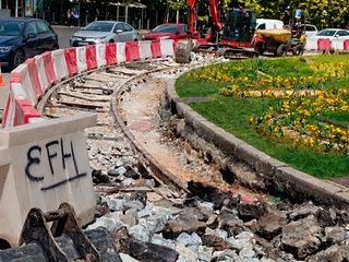 Las obras en pleno centro de Madrid sacan a la luz restos del tranvía y obligan a parar trabajos