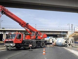 La M-40 recupera el tráfico tras el vuelco de una hormigonera