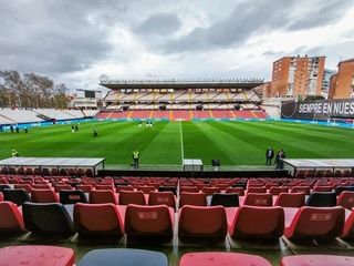 Vecinos denuncian ruido y humo de generadores junto al estadio del Rayo Vallecano