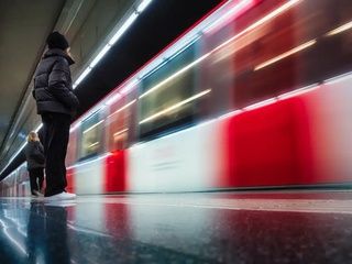 TMB refuerza metro y bus con 358 profesionales este verano