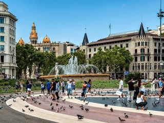Las fuentes de Plaza Catalunya estarán apagadas dos meses por obras urgentes tras detectar filtraciones