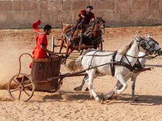 El Hipódromo de la Zarzuela revive la Roma imperial con combates y espectáculo