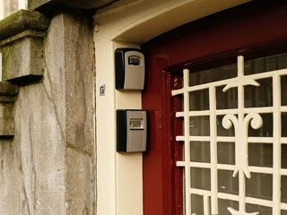 Barcelona ofrece hasta 2.500 € a vecinos que bloqueen nuevos pisos turísticos
