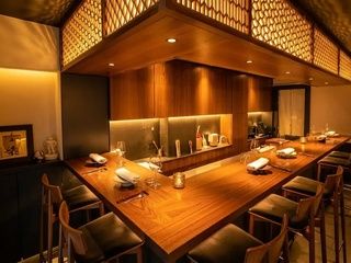 Restaurantes con barra y estrella Michelin revolucionan la experiencia en Barcelona