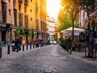 Madrid saca pecho de sus barrios: nueva ruta turística para perderse más allá del centro