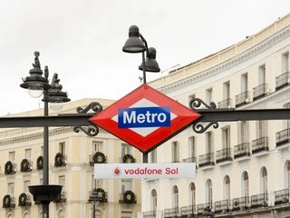 El Metro de Madrid permitirá pagar con tarjeta bancaria y móvil desde junio en toda la red