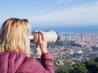 Barcelona frena el turismo tras triplicar visitantes en 25 años