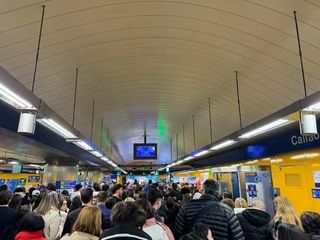 Un escape de gas paraliza varias líneas de Metro y desata críticas por la gestión
