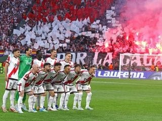 Vallecas celebra al Rayo pese a la derrota en su primera final europea