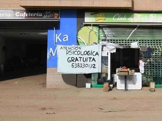 Las fotos más humanas de la DANA de Valencia llegan gratis a L’Hospitalet