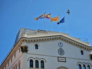 Badalona planea eliminar todos los pisos turísticos en 2028 y marca distancia con Barcelona