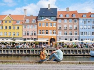 Una ciudad europea premia a los turistas que llegan en tren (y se portan bien)