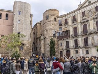 Barcelona propone un nuevo convenio con Airbnb para frenar la oferta ilegal de pisos turísticos