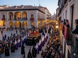 Madrid vive su Jueves Santo con procesiones, saetas y cortes en el centro