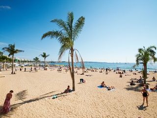 Barcelona da la bienvenida al verano con playas más accesibles, cómodas y pensadas para todos