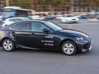 Los coches de Uber y Cabify cambiarán de aspecto en Madrid con la nueva normativa