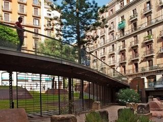 La Plaça de la Vila de Madrid se transforma con cultura y vida vecinal en el Gòtic