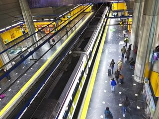 Una avería en la línea 4 altera la movilidad entre Argüelles y Alonso Martínez