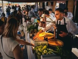 Tast a la Rambla convierte plaza de Catalunya en una gran barra gastronómica