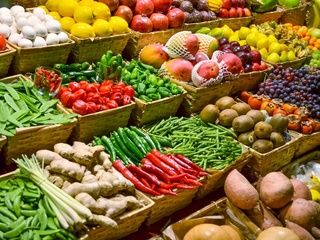 El Mercado de la Abaceria transforma su fachada en homenaje a Amaia Arrazola