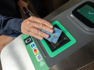 Metro de Madrid permitirá pagar con tarjeta y móvil desde el 1 de junio