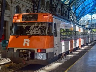 La R3 se vacía por las obras y los viajeros optan por el bus