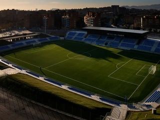 El campo de Montigalà se moderniza con nuevas gradas y césped de última generación