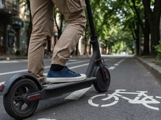 Tráfico fija en 15 años la edad mínima para usar patinetes eléctricos