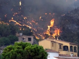El Ejecutivo prepara ayudas para los municipios golpeados por los incendios