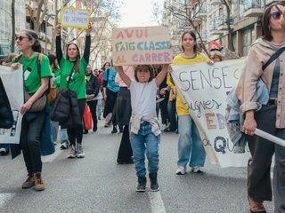 La huelga docente colapsa accesos clave y complica la movilidad en Barcelona