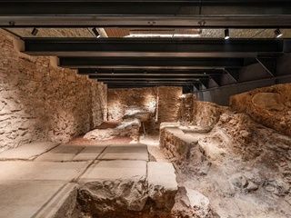 Hallazgo Gótico Barcelona: pavimento romano + carta siglo XX en habitación 110 Barcino