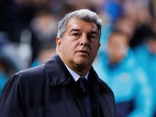 Laporta denuncia errores arbitrales tras la salida del Barça de Champions