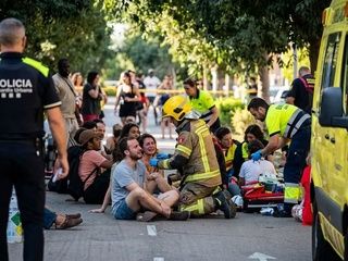Un incendio corta la L1 y obliga a evacuar a pasajeros por el túnel