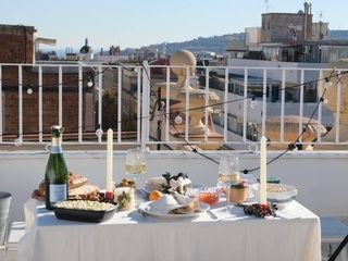 Salut Bistro lanza su caja navideña con clásicos rusos y cava en Barcelona