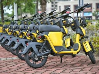 Barcelona impulsa el cambio: 600 € para quienes apuesten por la moto eléctrica