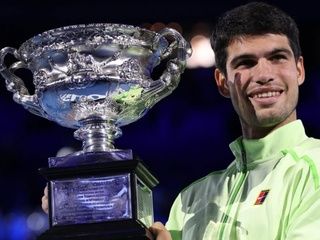 Carlos Alcaraz hace historia y supera a Djokovic en una final inolvidable