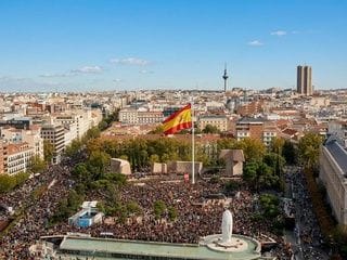 Madrid convierte Colón en punto de encuentro para seguir a España