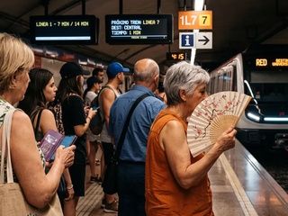 Barcelona afronta otra ola de calor con un metro al límite por el bochorno