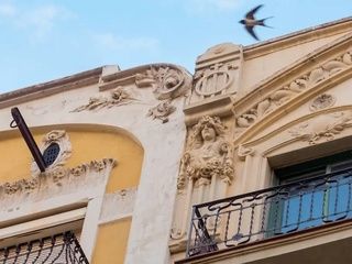 Empiezan a derribar edificios modernistas junto a Glòries para ampliar el parque