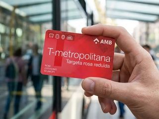 La Targeta Rosa permite viajar gratis o con descuento por el área metropolitana de Barcelona