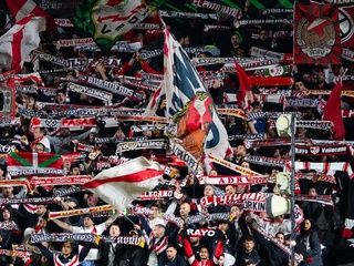 El Rayo lleva a Vallecas a su primera final europea y desata una noche inolvidable